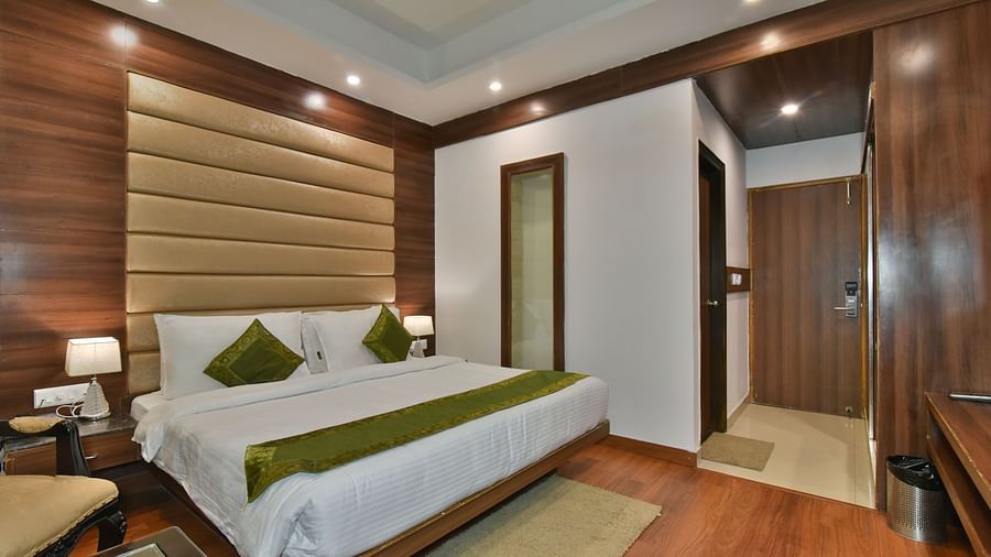 A large bed in Luxury Room with Balcony at DLS Highland Resort and Spa, Mussoorie.